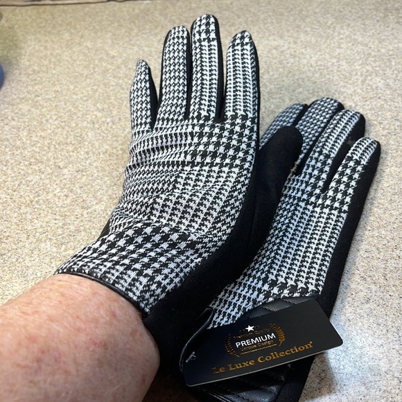 ALABAMA FANS GLOVES 🧤 HOUNDSTOOTH BLACK AND WHITE.  LOVE ❤️ THE HOUNDSTOOTH - Picture 6 of 9